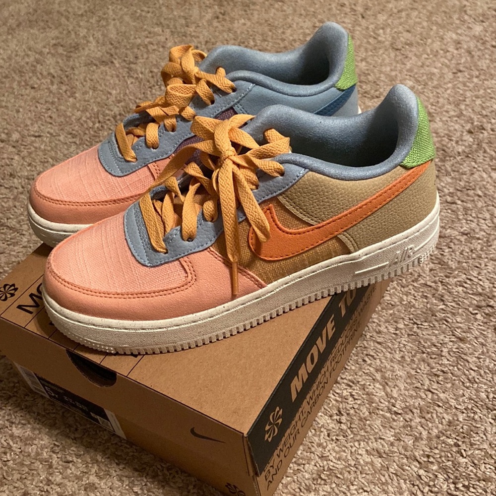 NWT Nike Air Force 1 LV8